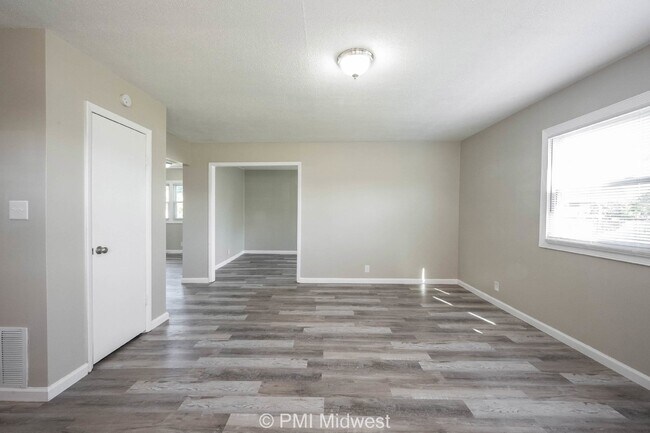 Building Photo - 6276 Eastgate Ave