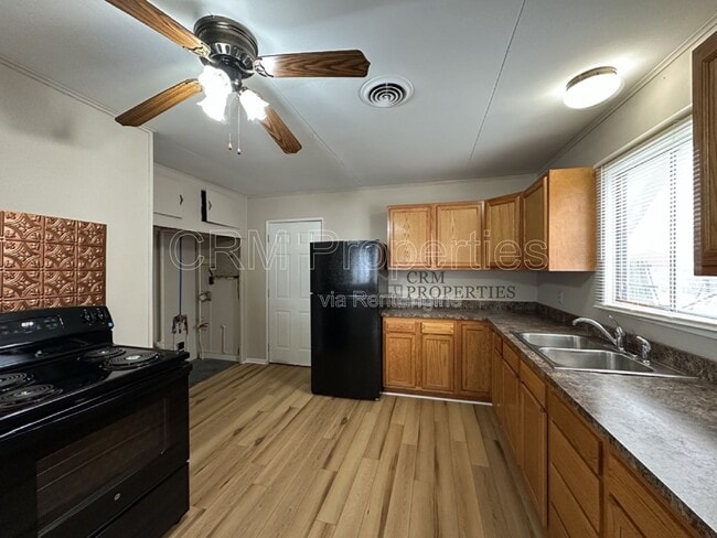 Building Photo - 1020 E Fischer St