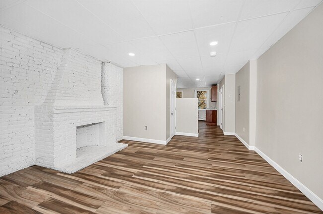 Building Photo - 114 Appleton St