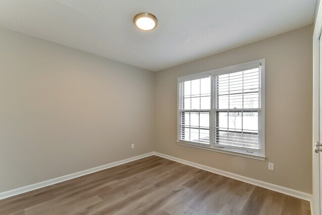 Building Photo - 2025 Westbriar Dr