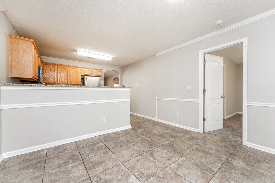 Building Photo - 10527 Crabtree Dr
