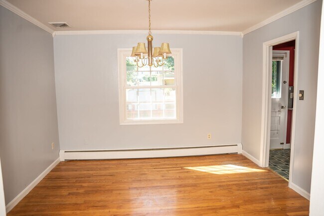 Building Photo - 1643 Colonial Manor Dr