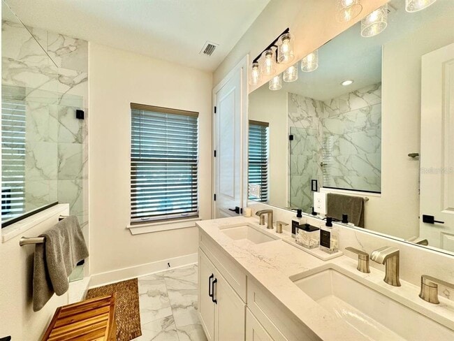 Building Photo - 3722 W Mango Ave