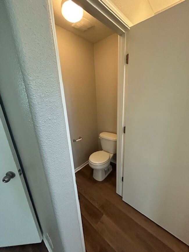 Building Photo - Newly remodeled 3 bedroom 2.5 bathroom in ...