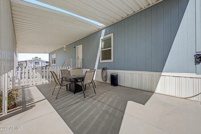 Building Photo - 654 E Ranch Rd