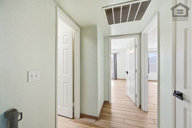 Building Photo - 2Bed/1.5Bath Townhouse at Olive Ave/63rd Ave! Ready for Immediate Move-In!