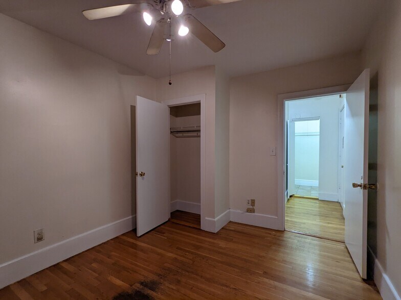 Building Photo - 11 Barrows St