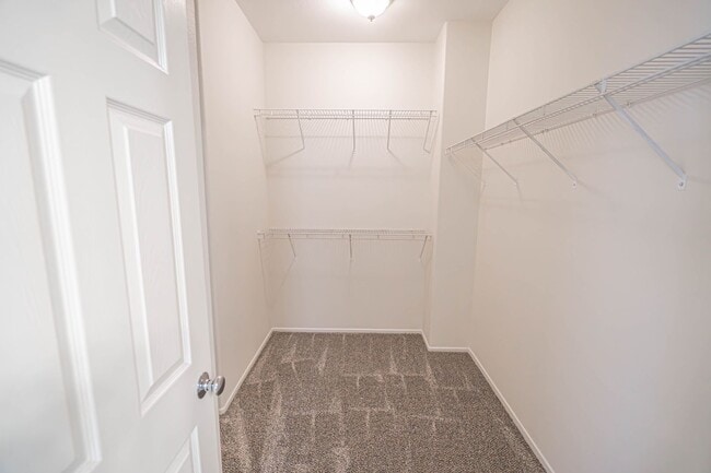 Building Photo - Creekside 3 Bedroom Townhome for Rent in V...