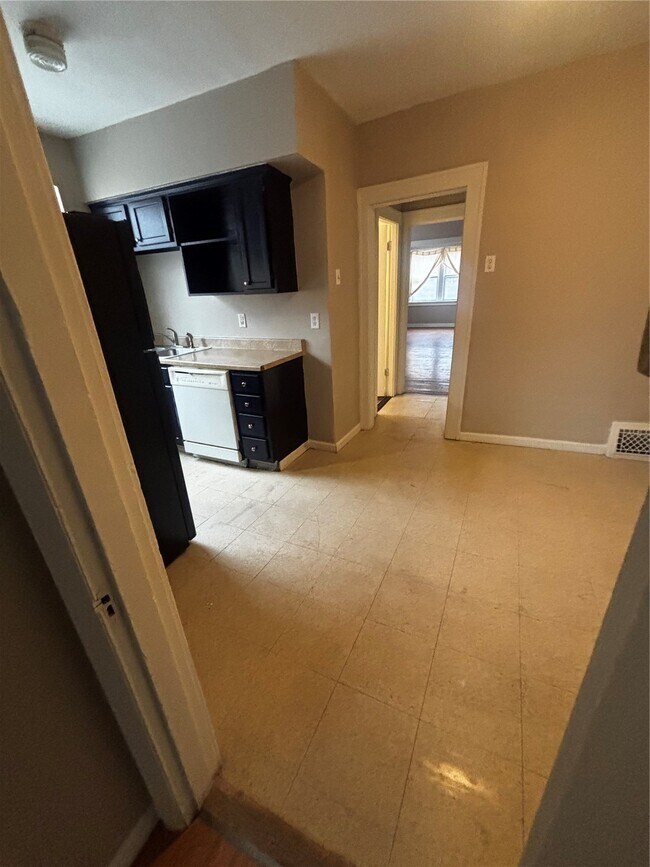 Building Photo - 5043 Alaska Ave