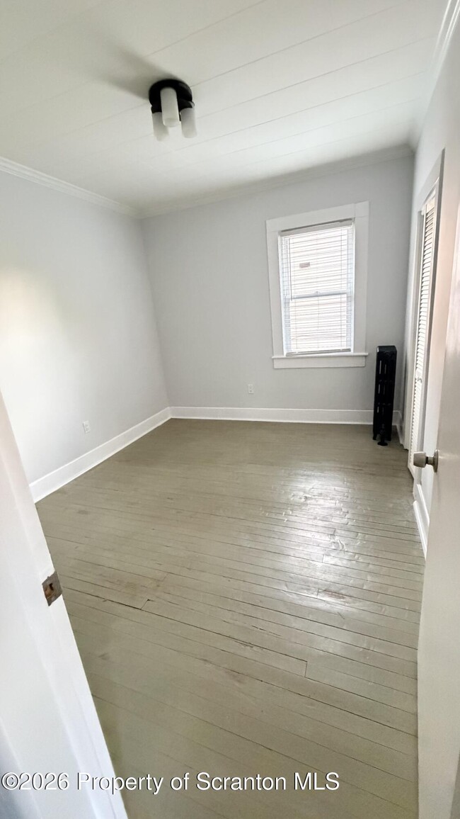 Building Photo - 641 E Elm St
