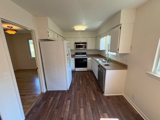 Building Photo - 6808 River Ridge Dr