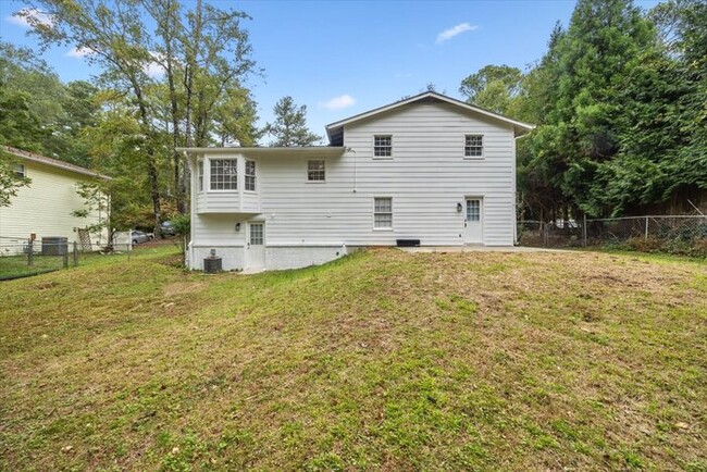 Building Photo - Split-Level Home in Peachtree Corners Repr...