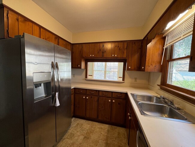 Building Photo - Introducing a charming Colonial style home...