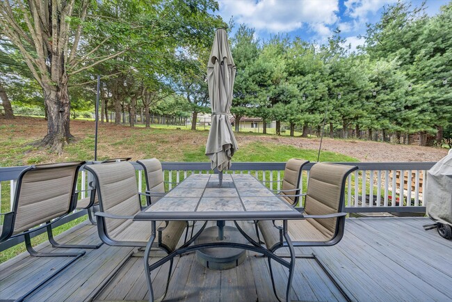 Building Photo - 504 Cedar Orchard Dr W