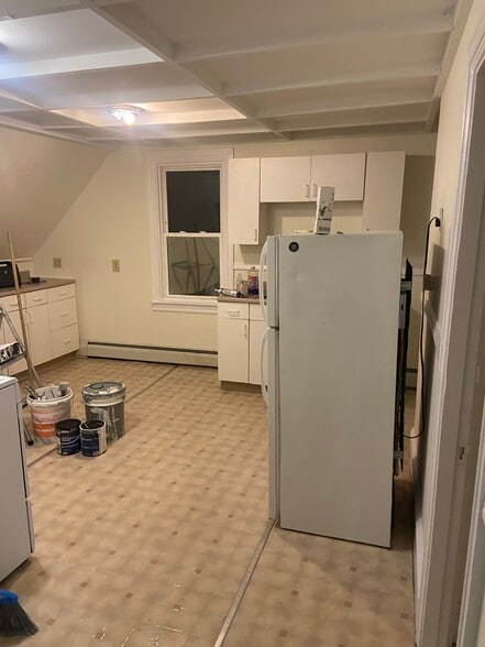 kitchen - 30 Tucker Ave