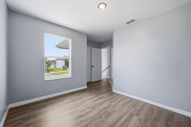 Building Photo - 102 Mango Dr