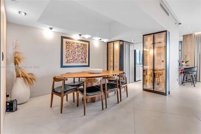 Building Photo - 20281 E Country Club Dr