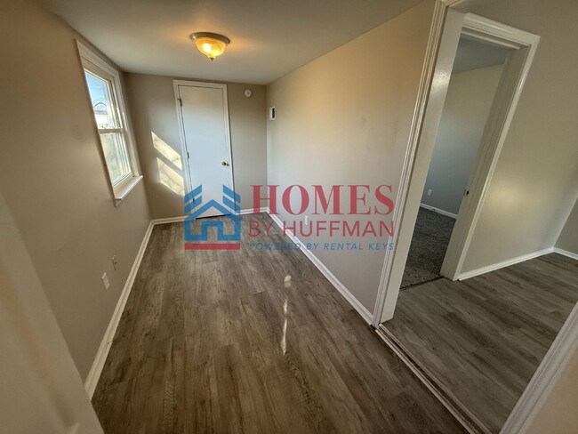 Building Photo - Two Bedroom House | Move In Ready!