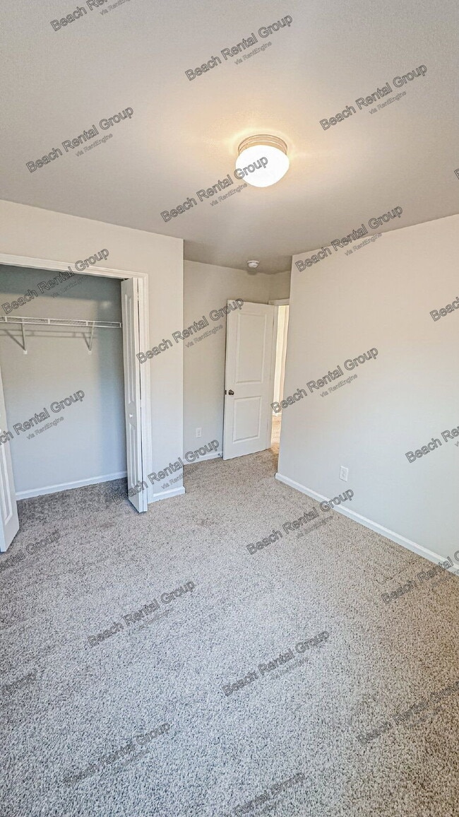 Building Photo - 166 Foxford Dr