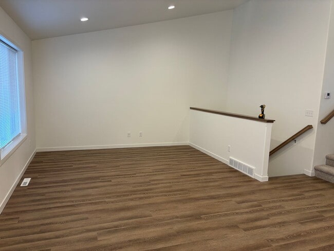 Building Photo - 3 Bed 3 Bath Townhome