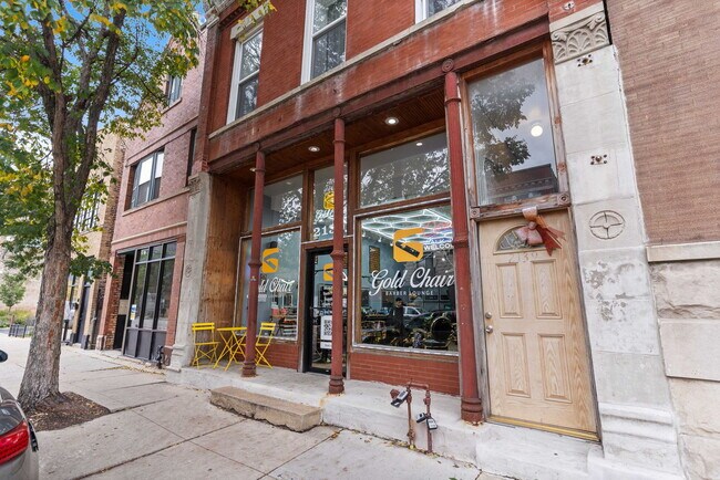 Building Photo - 2139 W Chicago Ave