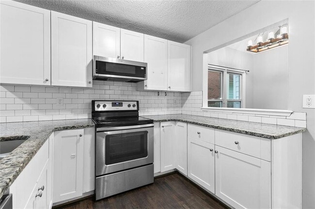Building Photo - 969 Oak St SW