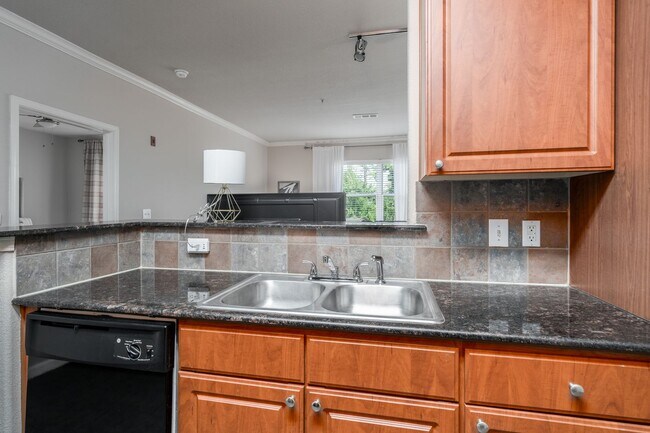 Building Photo - 600 13th St E