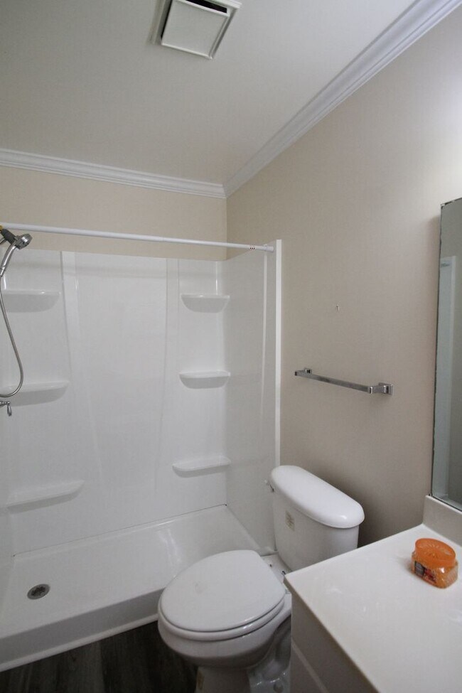 Building Photo - 806 Beech Dr