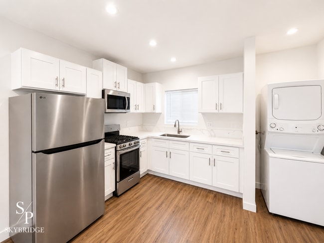 Building Photo - Charming 1-Bedroom ADU with Hardwood Floors – Downey Living at Its Best!