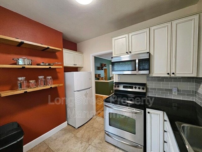 Building Photo - 130 SE 31st Ave