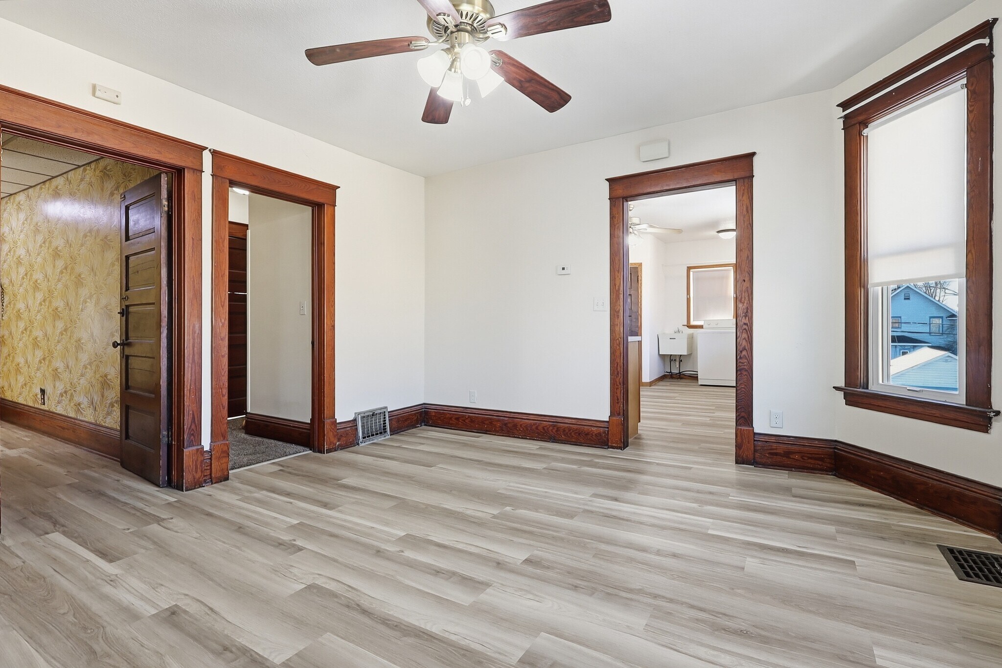 Building Photo - 104 Jessamine Ave W