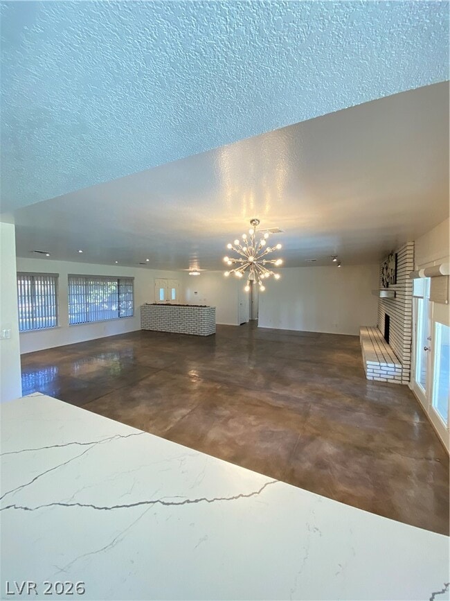 Building Photo - 2521 E Serene Ave