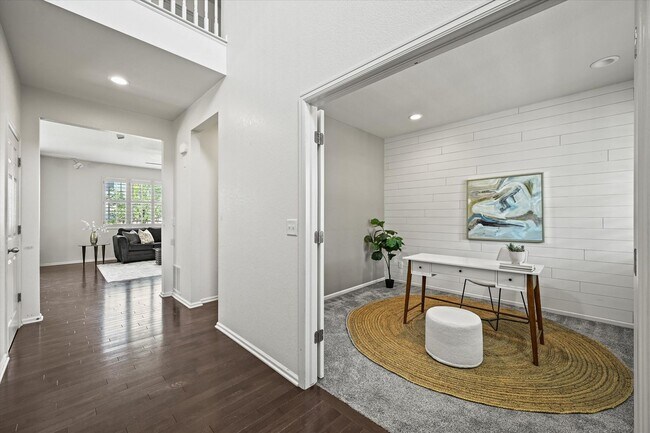 Building Photo - Beautiful 5 Bedroom Home- Move in Ready- C...