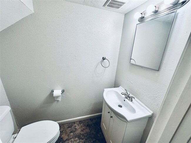 Building Photo - 3822 Southway Dr