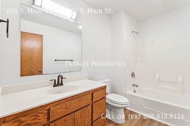 Building Photo - 600 S Main St