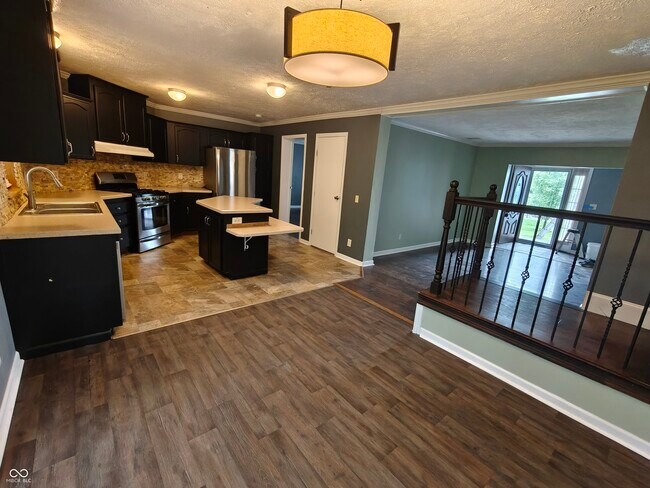 Building Photo - 802 Fern Dr
