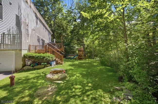 Building Photo - 2057 Lakeside Dr W