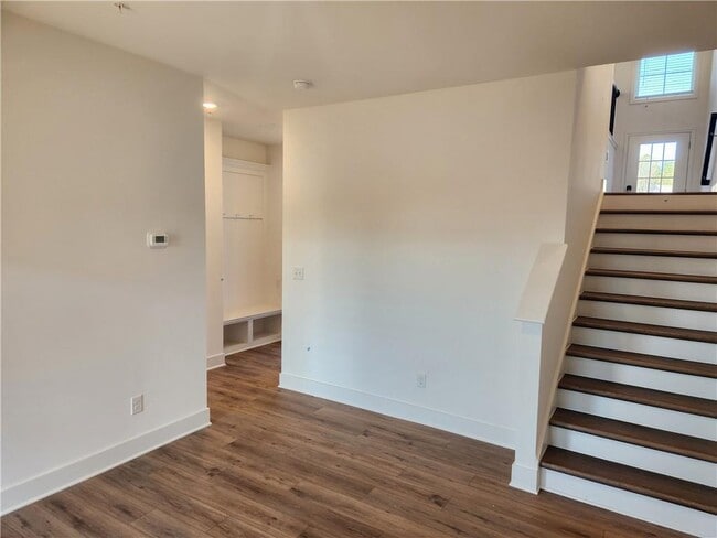 Building Photo - 404 Brodie Dr