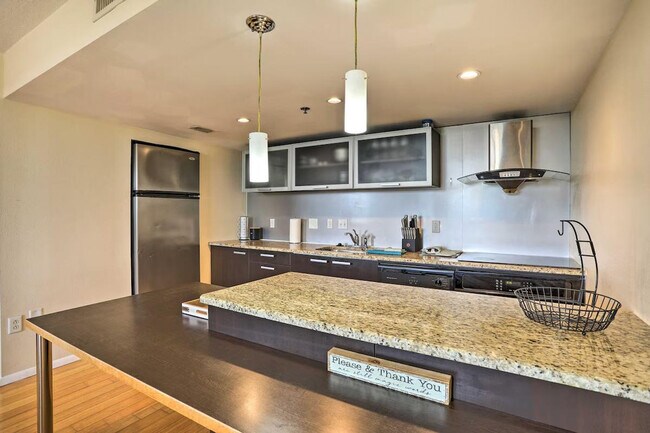 Building Photo - 701 S Madison Ave