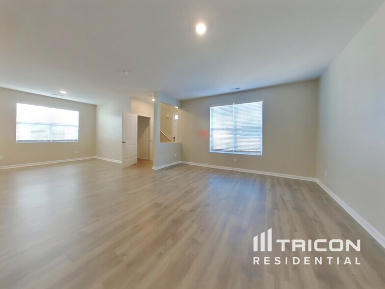 Building Photo - 1428 Ashfield Pl