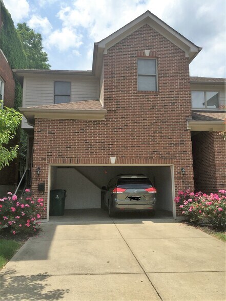 Building Photo - 2931 Eden Ave