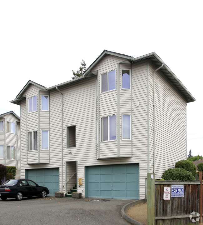Building Photo - Burgandy Townhomes