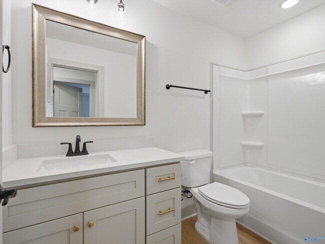 Building Photo - 6 Whispering Oak Dr SW