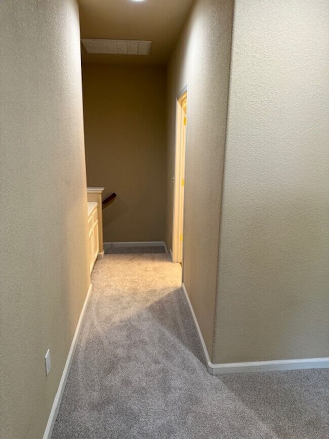 Building Photo - Gorgeous Natomas Condo