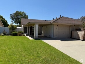 Building Photo - Well Maintained & Updated Home
