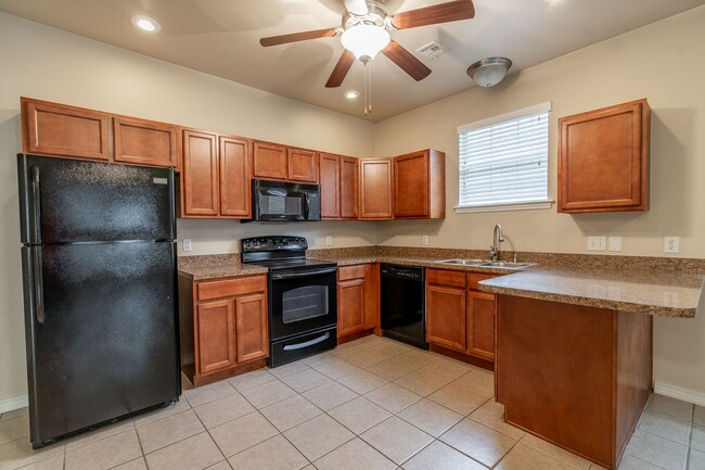 Building Photo - Dakota Trail 91/93