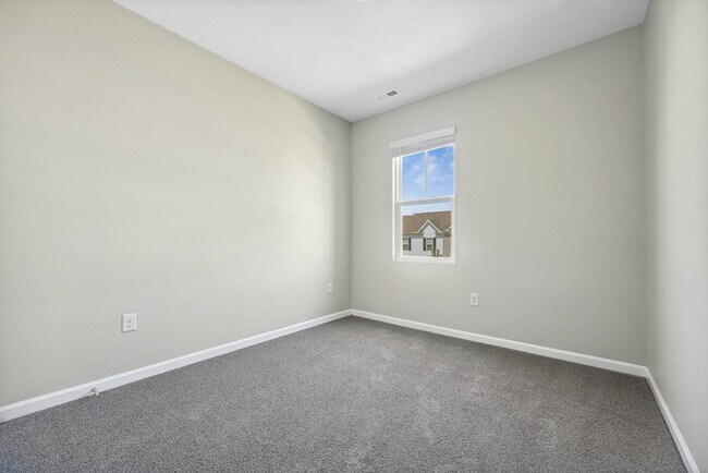 Building Photo - 171 Liam St
