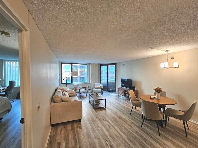 Building Photo - 440 N McClurg Ct