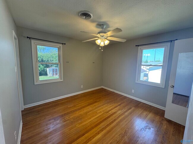 Building Photo - 10020 Strong Dr SE