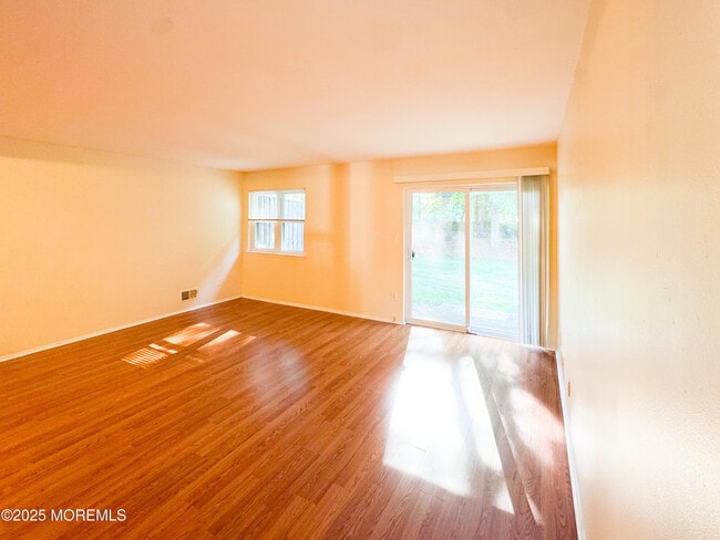 Building Photo - 438 Oak Knoll Dr